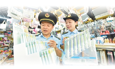 星空体育网站：今年1—8月各地涉企行政检查数量同比普遍下降30%以上发现问题率平均提高16%——企业负担减下去监管效能提上来（法治头条·优化法治化营商环境）(图2)