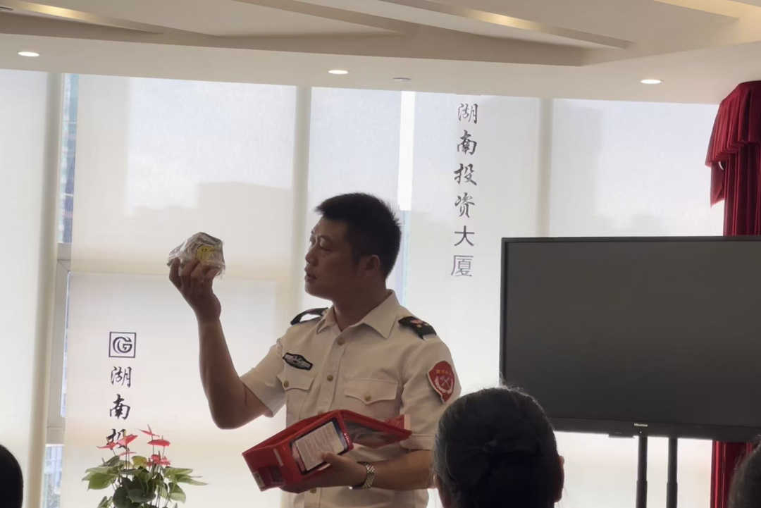 人人讲安全个个会应急！浏正街社区开展消防安全教育活动(图1)