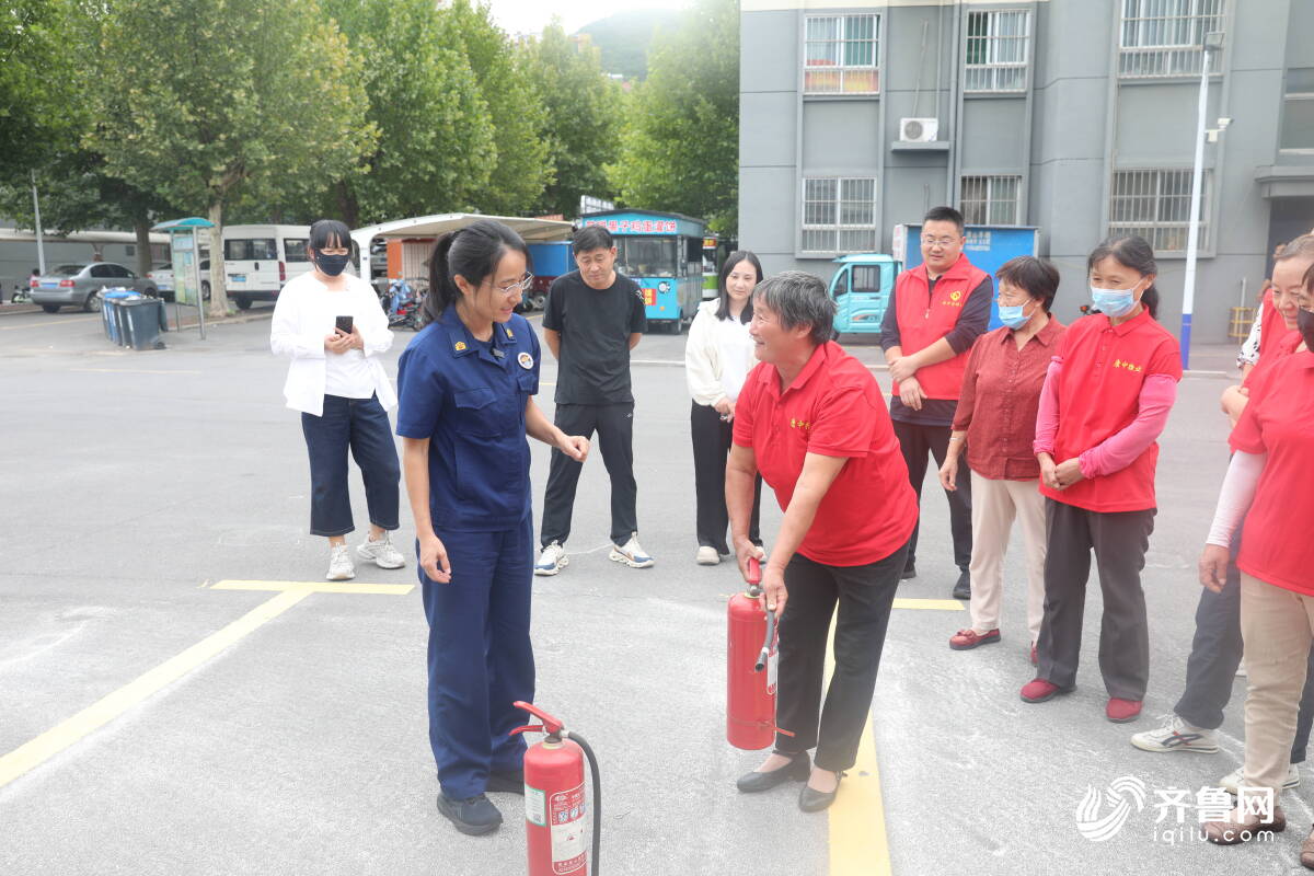 星空体育：邹平消防科普进社区“理论+实操”筑牢居民“防火墙”(图1)
