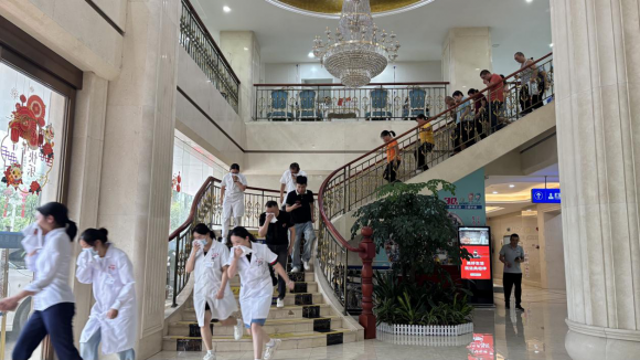 筑牢安全“防火墙”东莞康兴医院开展消防应急演练!(图2)