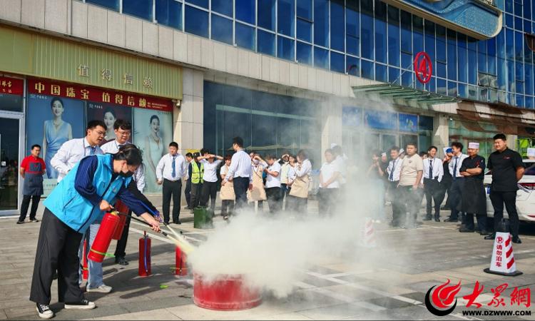 兰山区金苑社区：联合消防演练筑牢安全“防火墙”(图1)