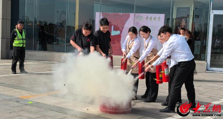 兰山区金苑社区：联合消防演练筑牢安全“防火墙”(图2)