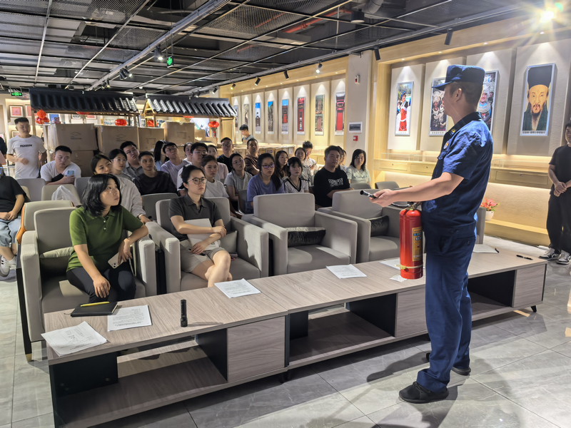 保靖县:消防科普进社区识假辨假保安全(图3)