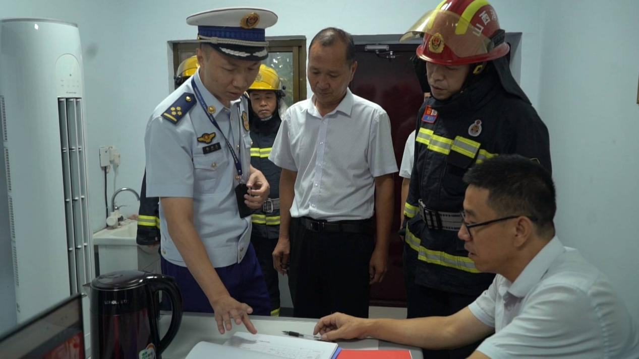 盐湖消防在解州关帝祖庙开展“防消联勤”专项行动为关公文化旅游节护航(图1)