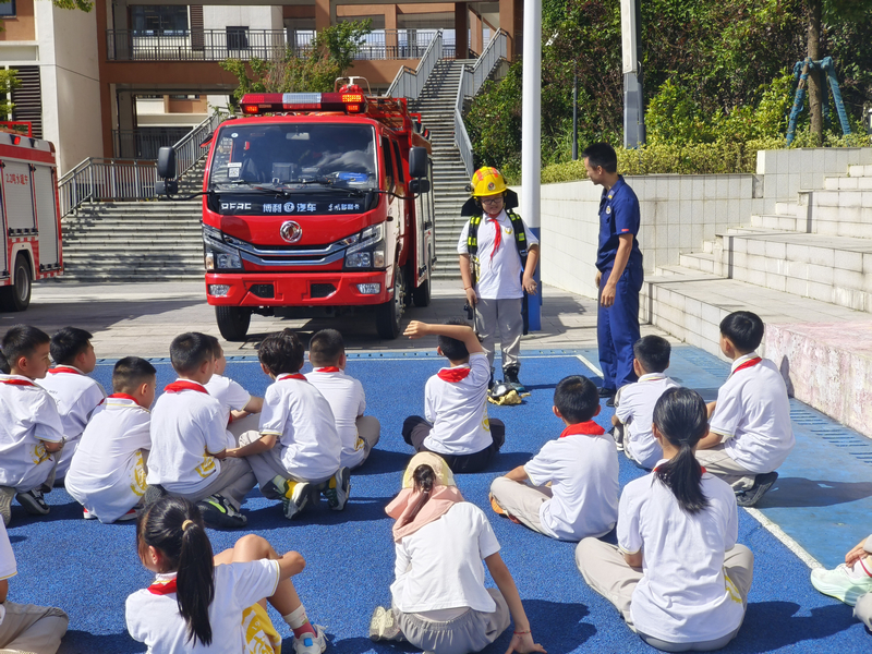 消防知识进社区传授居家“防火经”(图2)