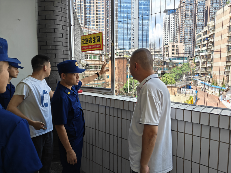 消防知识进社区传授居家“防火经”(图1)