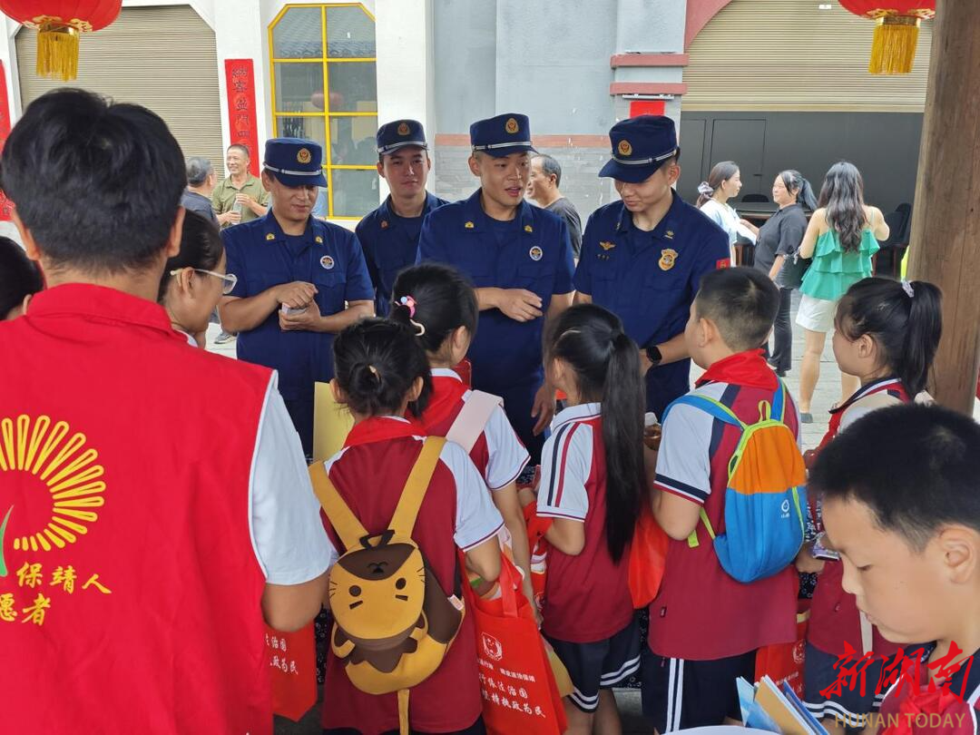 星空体育网站:哈尔滨通河县公安进校园开展消防安全培训(图1)