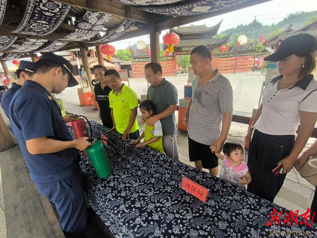 星空体育网站:哈尔滨通河县公安进校园开展消防安全培训(图2)