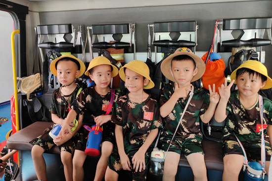 星空体育网站：广西平果：开放日解锁“边看边学边体验”消防课(图3)