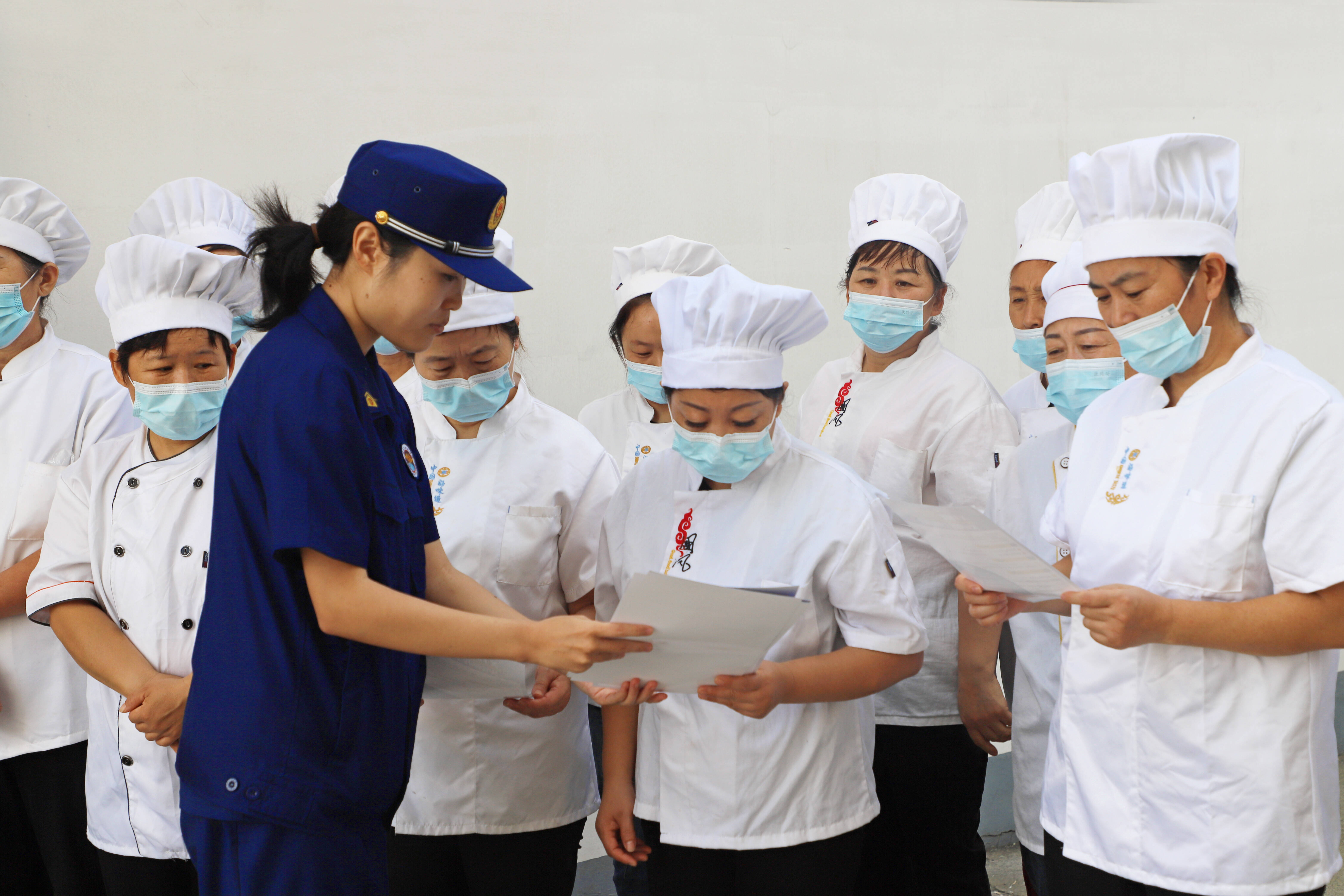 星空体育网站：滨州：后勤“充电”学防火消防为校园安全“加餐”(图3)