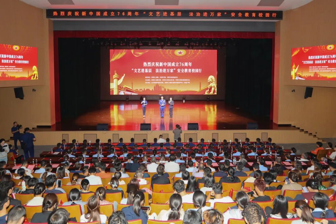 濟南消防組織開展“文藝進基層法治進萬家”安全教育校園行活動(图1)