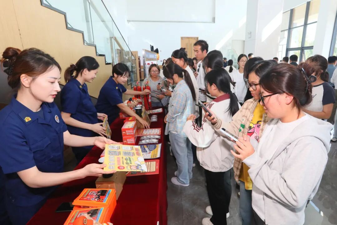 濟南消防組織開展“文藝進基層法治進萬家”安全教育校園行活動(图7)