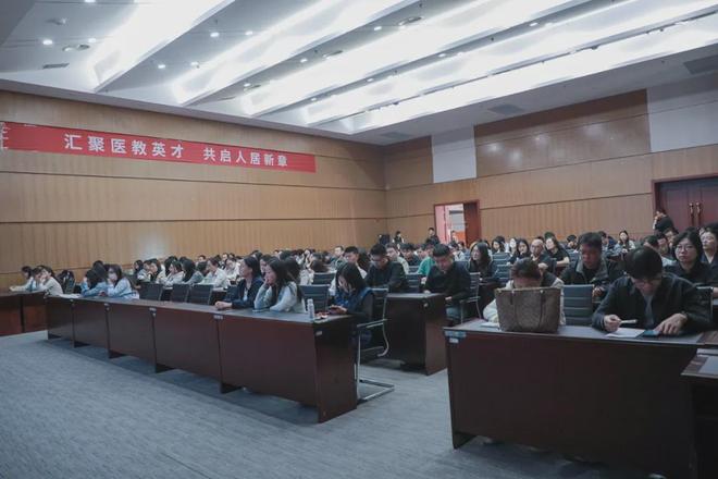 林州建筑职业技术学院召开教职工安全培训会议(图2)