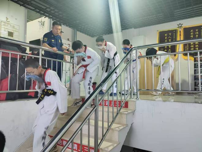 唐山遵化市——消防课堂进培训机构安全与温情共传递(图1)