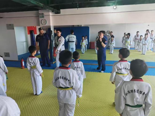 唐山遵化市——消防课堂进培训机构安全与温情共传递(图2)