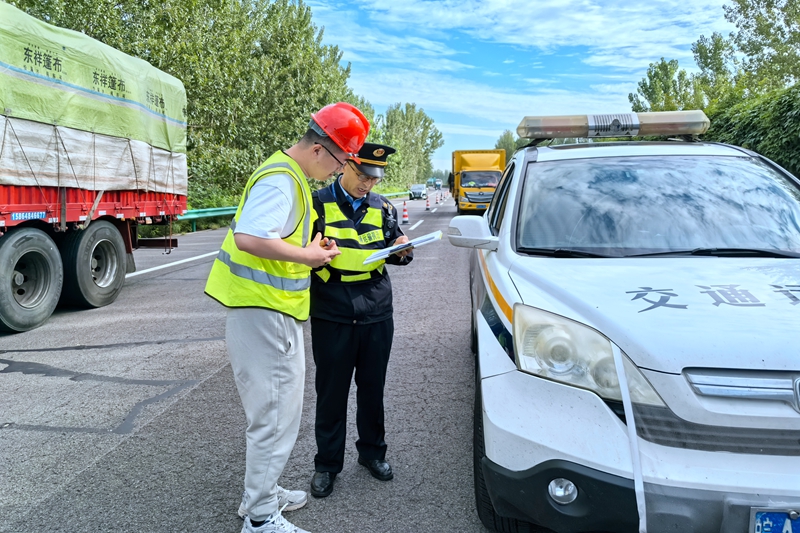 安徽省高速公路路政支隊全力護航國慶中秋“雙節”平安路(图3)
