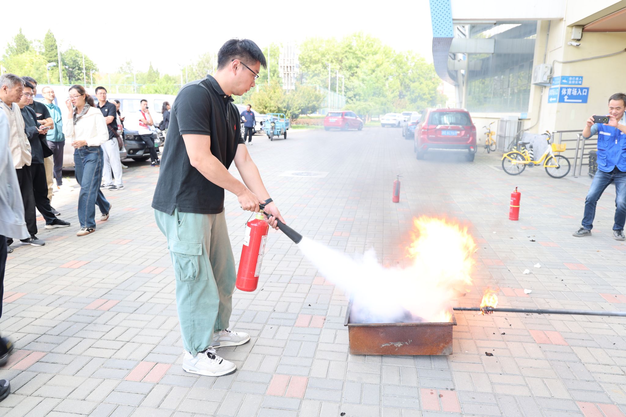 星空体育：体育部党总支开展秋季消防培训演练(图3)