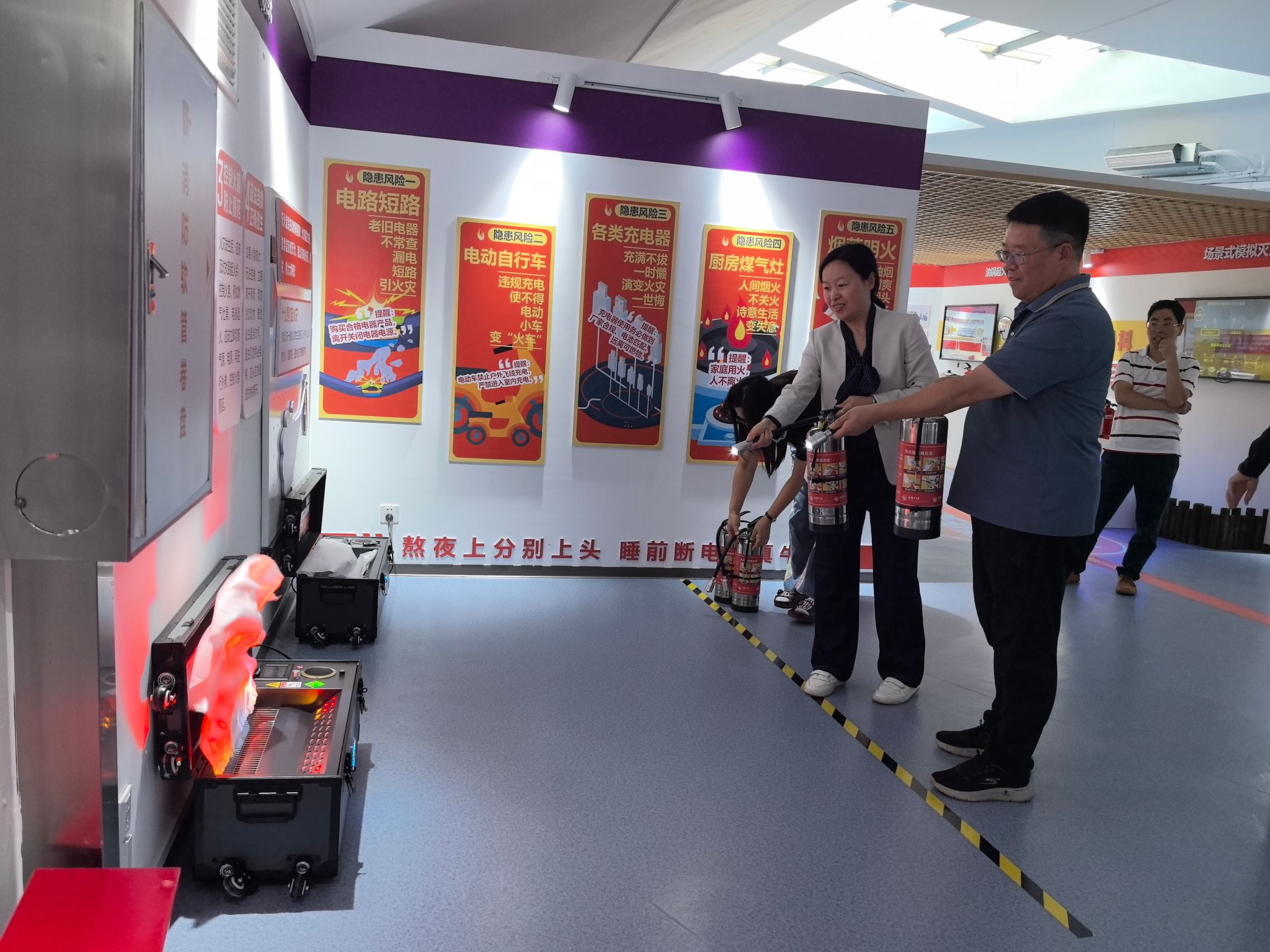 艺术学院组织师生参观东北大学智慧安全教育实训馆(图2)