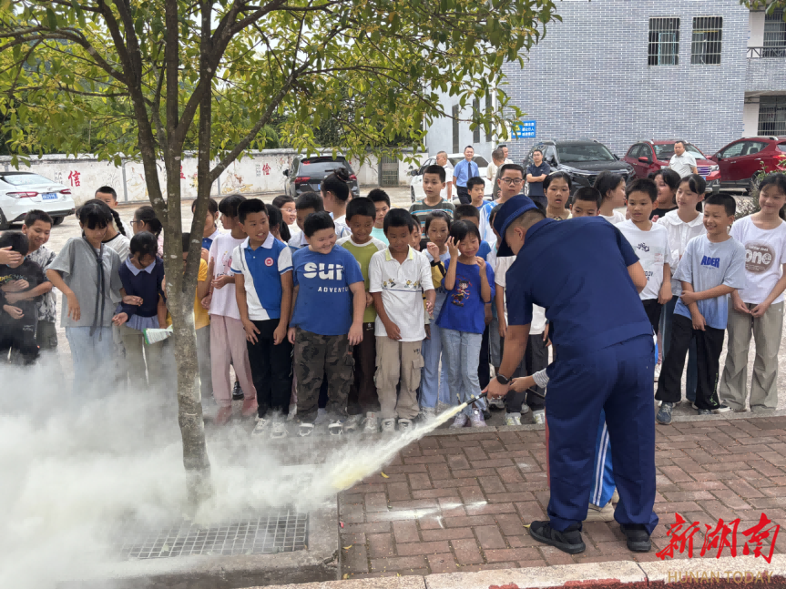 星空体育网站：沅陵县林业局：防火宣传进校园(图1)