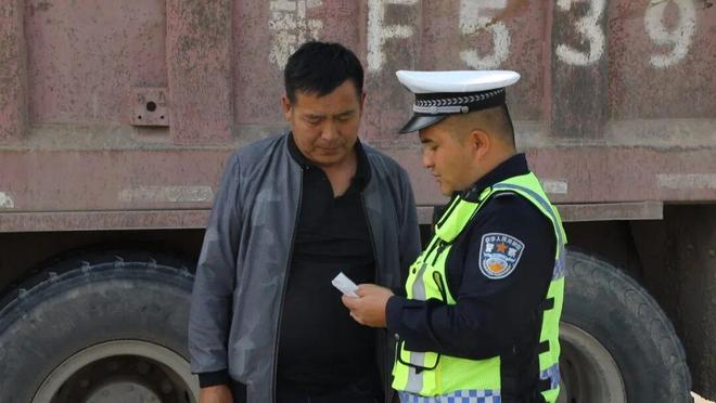 星空体育网站：节日我在岗国庆中秋“不打烊”：用责任与使命筑牢群众平安防线(图7)