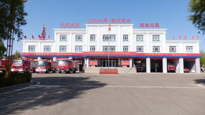 星空体育网站：节日我在岗国庆中秋“不打烊”：用责任与使命筑牢群众平安防线(图1)