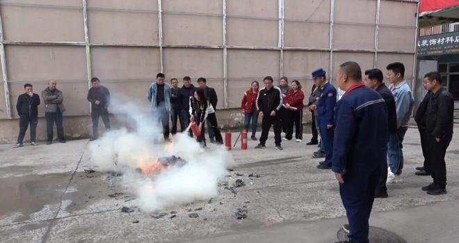 星空体育网站：节日我在岗国庆中秋“不打烊”：用责任与使命筑牢群众平安防线(图4)