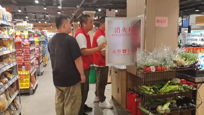 星空体育网站：双节保平安！石景山千名消防志愿者深入社区商铺筑防线(图5)