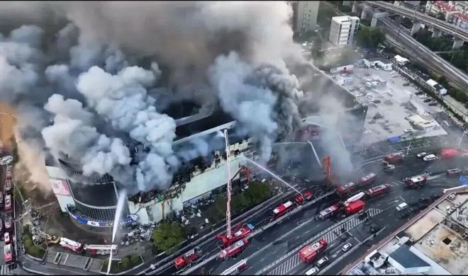 星空体育网站：国庆逛吃攻略漏了啥？这份商场消防安全提示请收好(图2)