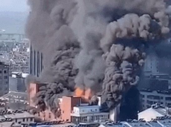 星空体育网站：国庆逛吃攻略漏了啥？这份商场消防安全提示请收好(图3)