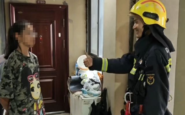 星空体育网站：杭州高三女生在家复习时发生火灾上演教科书般自救！(图1)