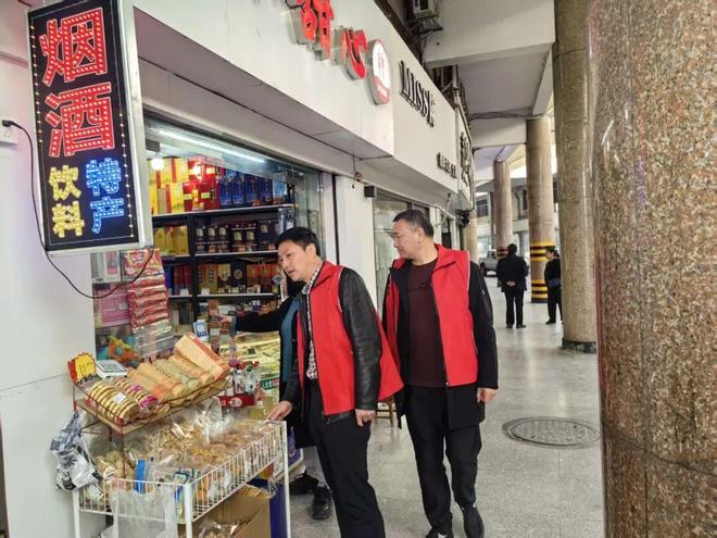 星空体育网站：从“热心人”到“懂行人”这支队伍用“志愿红”守护“中国红”(图1)