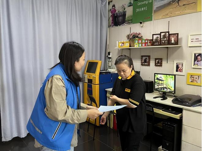 济宁任城区古槐街道东门社区：走访查隐患消防安全入人心(图1)