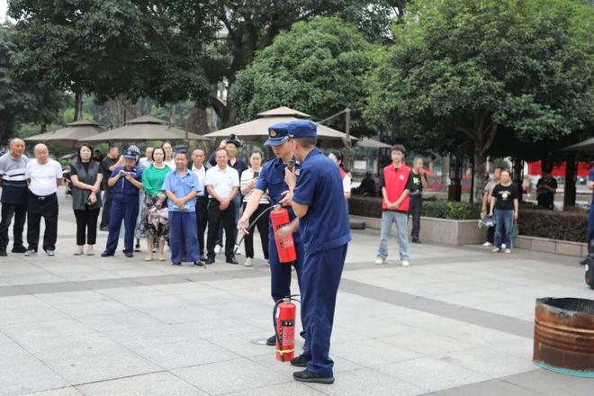 筑牢“家门口”的安全防线：峨眉山市消防救援大队将消防宣传融入基层治理末梢(图5)