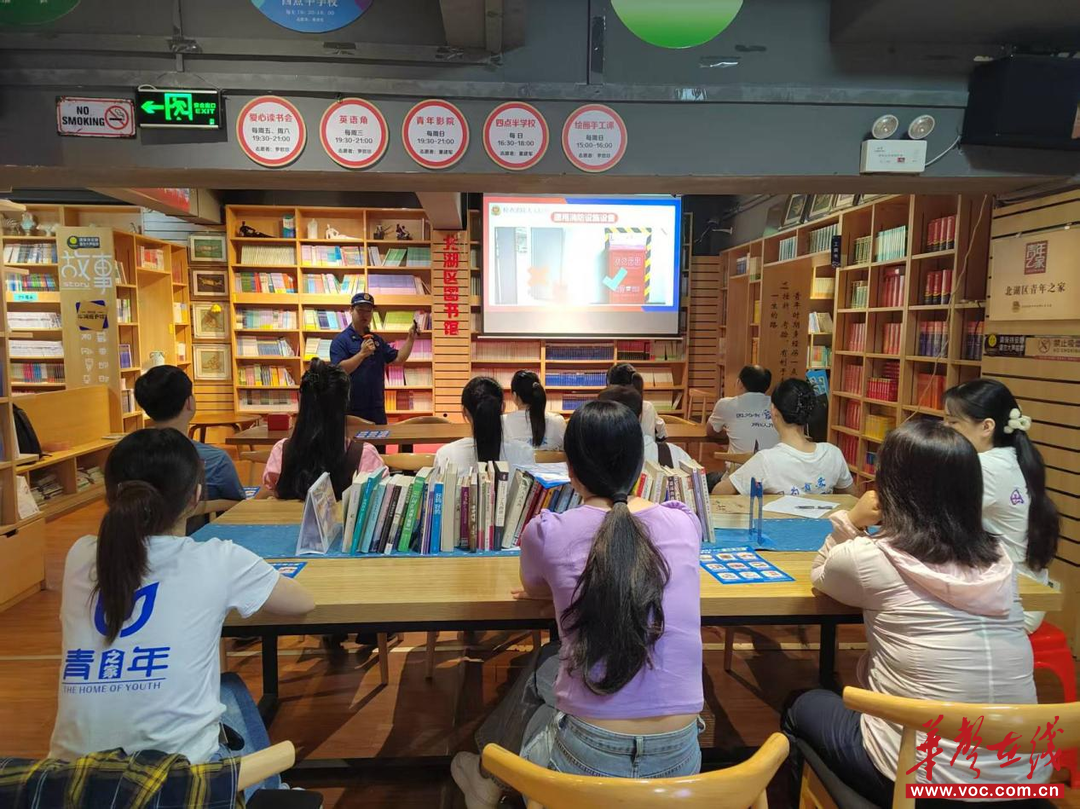 星空体育网站：郴州市燕泉街道五岭阁社区开展消防安全培训筑牢安全“防火墙”(图2)