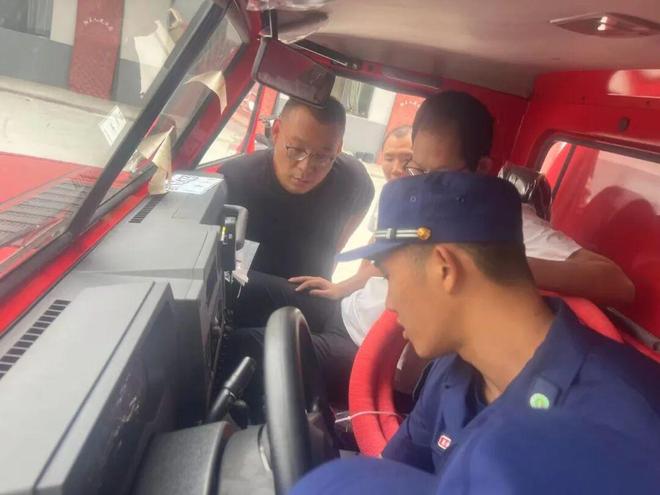 新绛县林业局深入部分镇开展防灭火设备实操培训(图1)