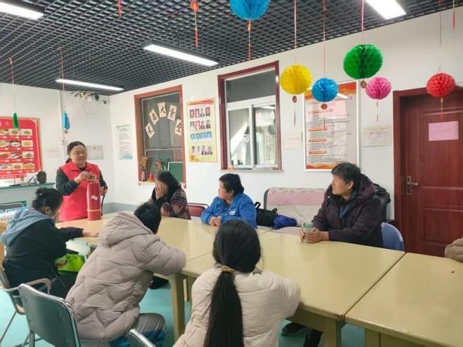 星空体育网站：济南市市中区白马山如康家园开展灭火器使用讲座筑牢安全“防火墙”(图1)
