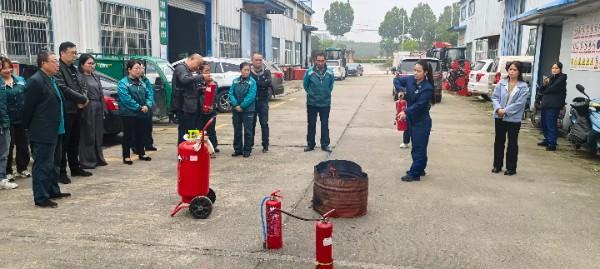 星空体育网站：汝南县邮政分公司开展消防安全培训演练(图2)