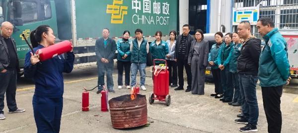 星空体育网站：汝南县邮政分公司开展消防安全培训演练(图1)