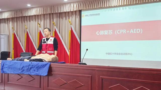 新蔡县开展应急救护与消防演练(图1)