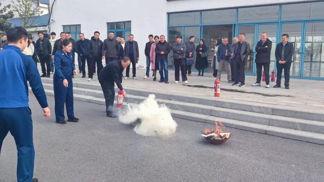 新蔡县开展应急救护与消防演练(图2)