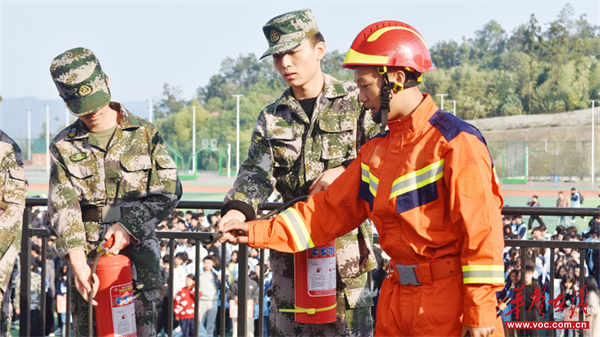 长沙现代商贸学校开展消防紧急疏散演练(图2)