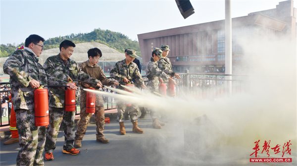 长沙现代商贸学校开展消防紧急疏散演练(图3)