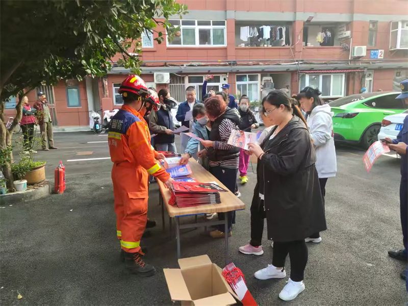 济南消防：消防夜话进社区点亮居民“安全灯”(图2)
