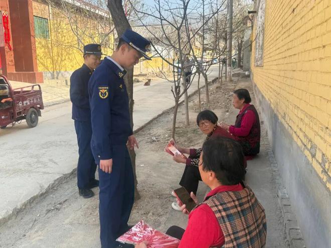 运城消防在田间地头谱写“火焰蓝”平安曲(图5)