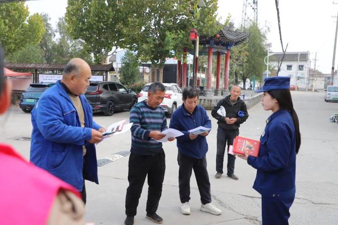 运城消防在田间地头谱写“火焰蓝”平安曲(图3)