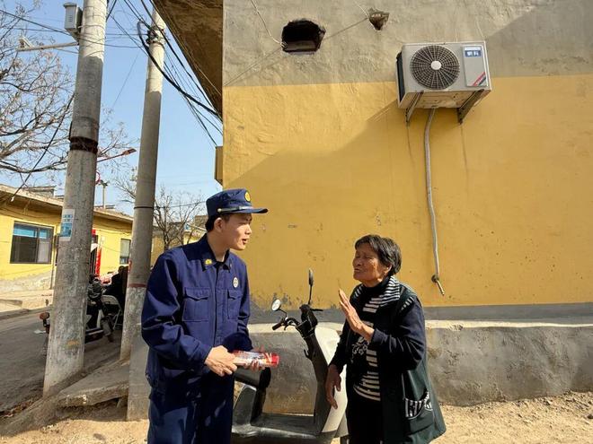 运城消防在田间地头谱写“火焰蓝”平安曲(图4)