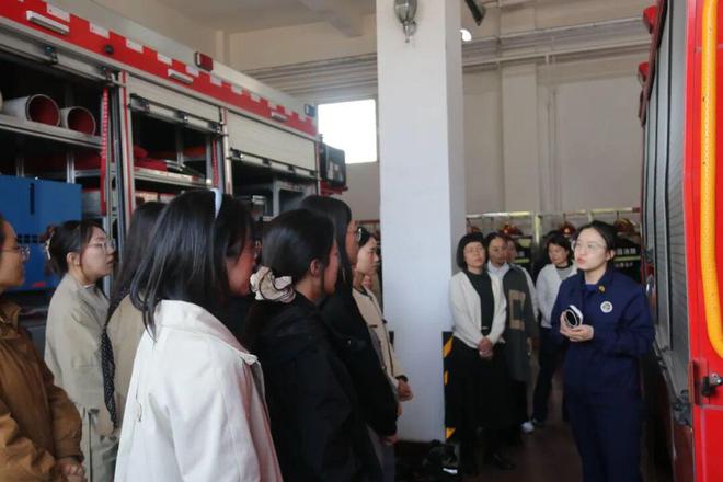 市妇幼计生中心开展消防安全知识培训及灭火器实操应急演练(图2)