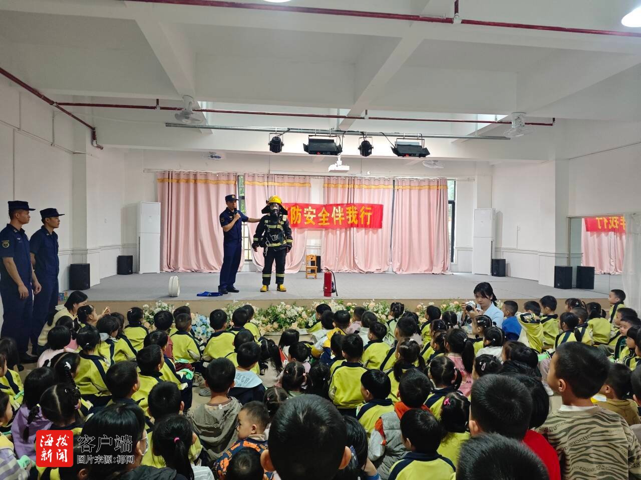 临高消防走进幼儿园开展疏散演练和消防安全培训(图1)