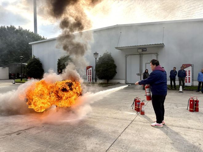 学练结合强技能消防演练筑防线(图5)