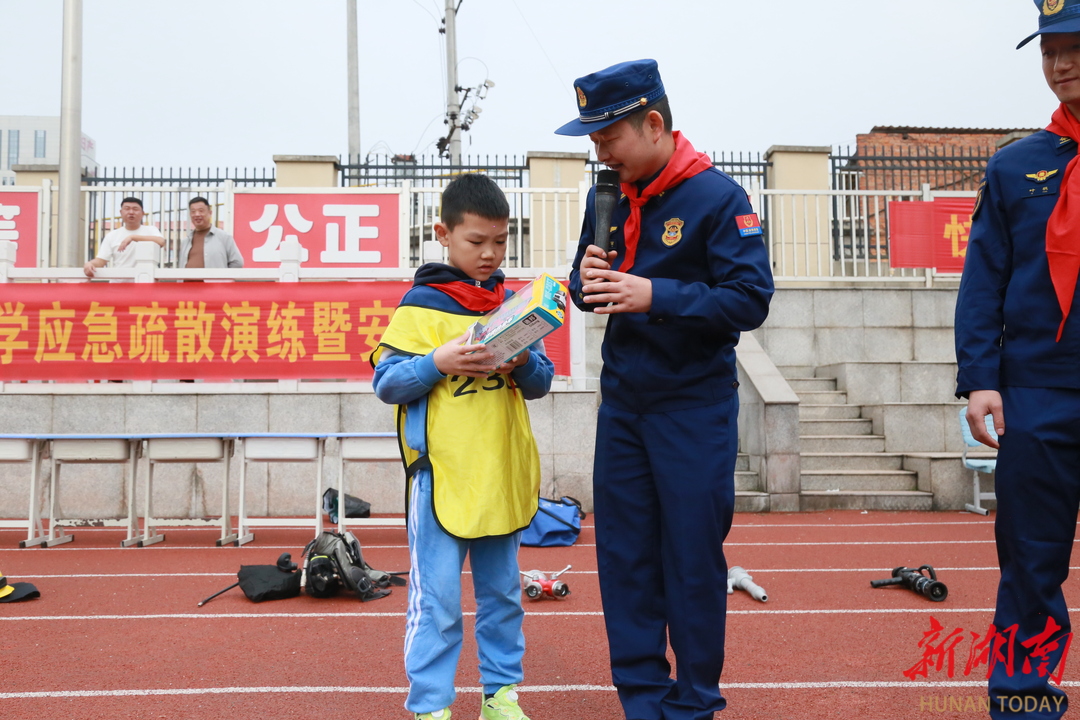望城消防联合多部门开展“学雷锋送教送关爱”活动(图2)